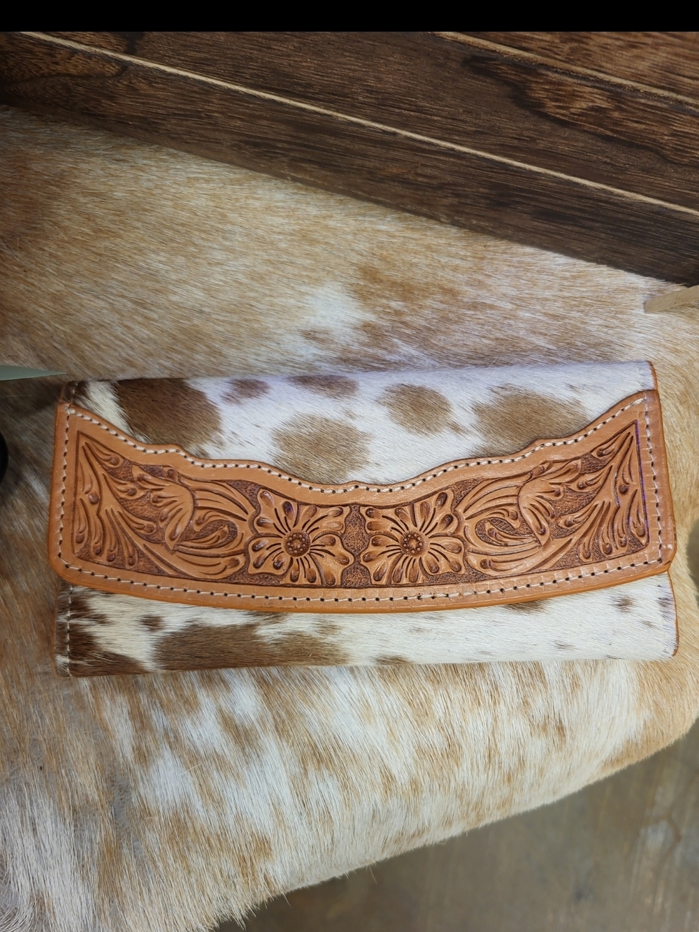 Handcrafted Cowhide and Tooled Leather Wallet - Tan White